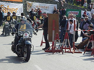Heinz Fiala mit Harley Davidson WLA am Seiberer 2010