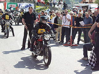 Rudolf Tuzar mit Ducati 450 Desmo am Seiberer 2009